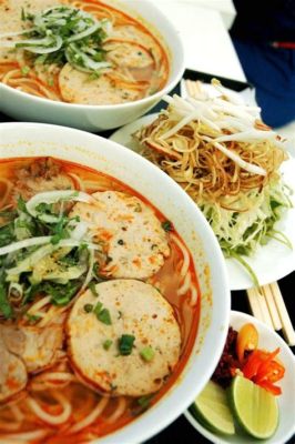  Bún Bò Huế! Uma Sinfonia de Sabores Picantes e Aromáticos que te Transportarão para as Ruas de Huế